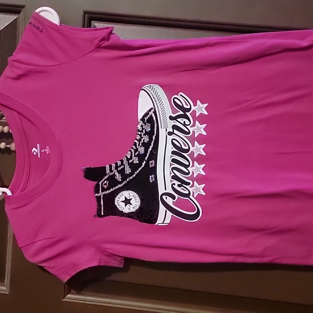 girl converse shirt
